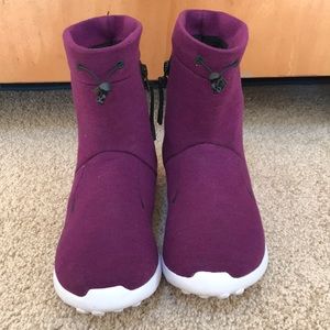 women nike boots